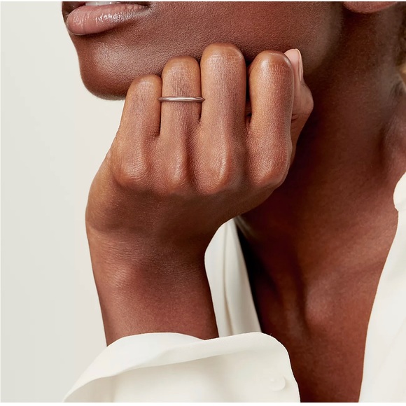 Tiffany and Co platinum knife edge wedding band - Picture 7 of 8